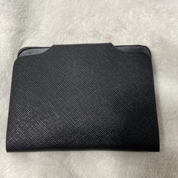 Black clutch and wristlet with card holder - Picture 12 of 15
